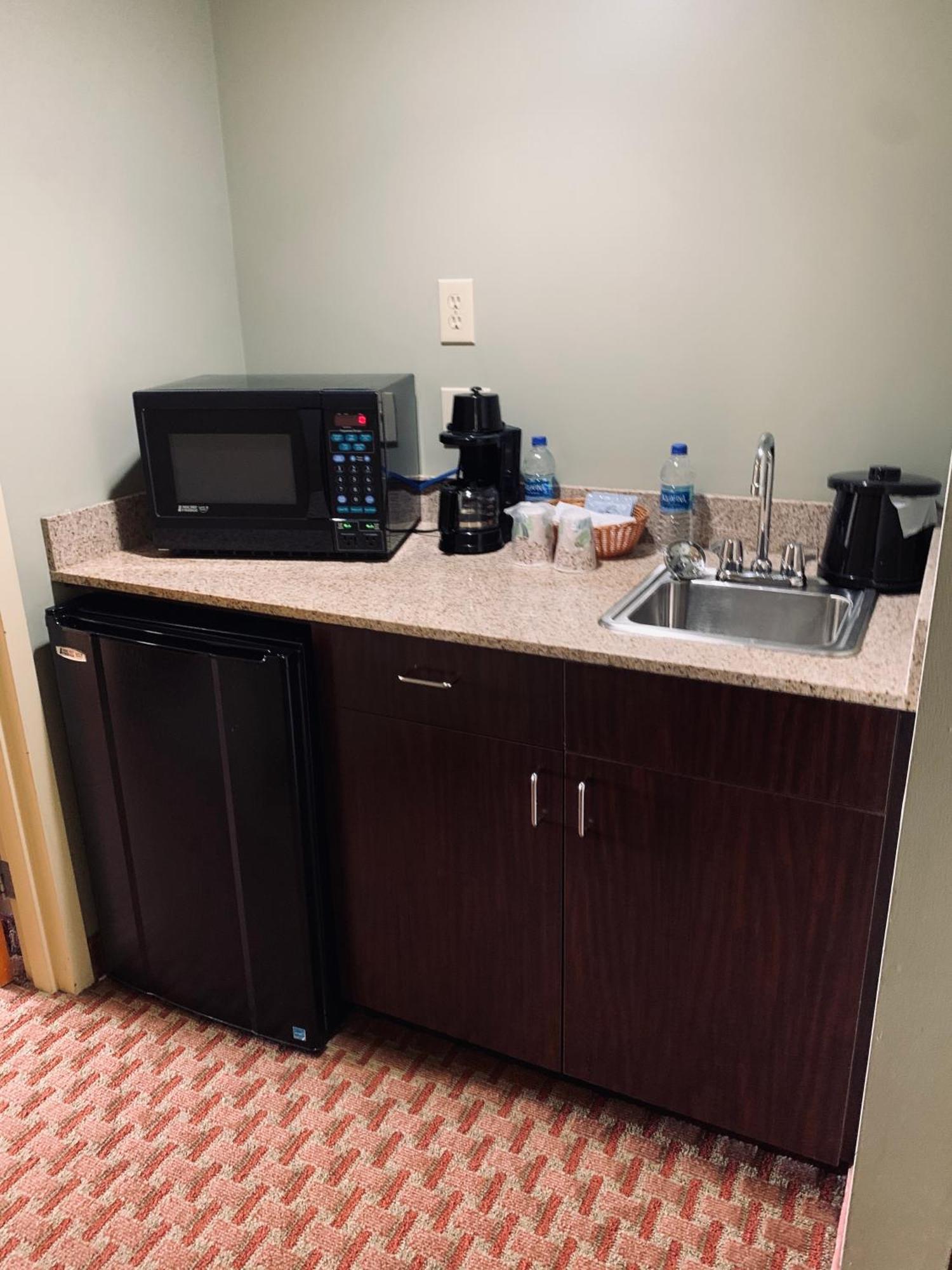 Euro-Suites Hotel Morgantown Exteriör bild